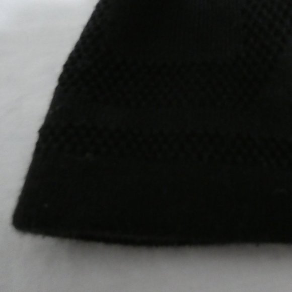 UNDER ARMOUR | men's black beanie / tuque / winter hat - Picture 8 of 12